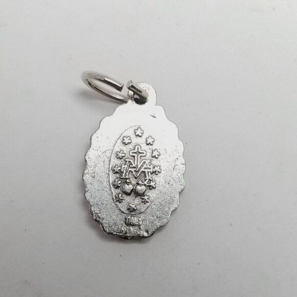 Vintage Religious Pendant Charm Medallion, Small Oval Silver Tone Saint, Estate - Picture 8 of 9